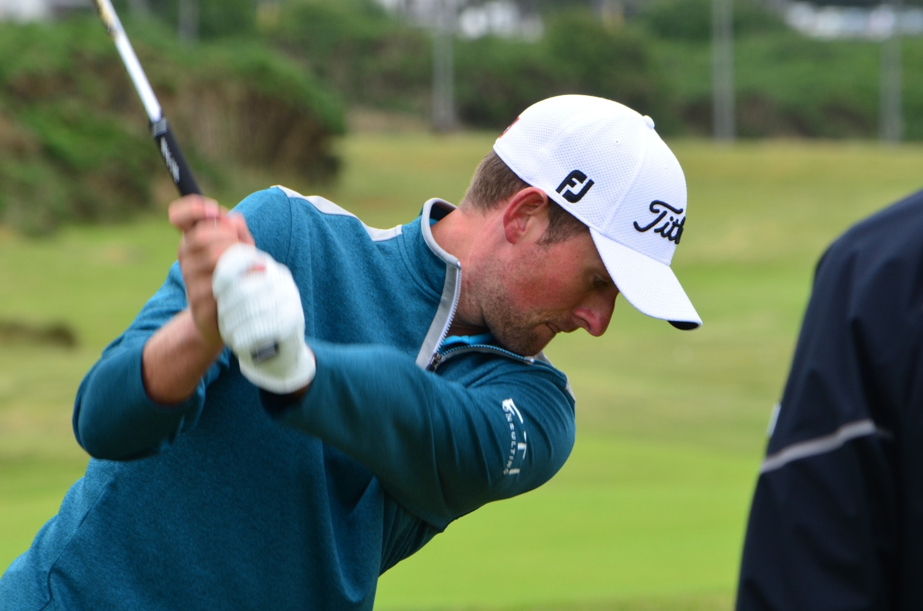 Webb Simpson dialing in his irons on the range.