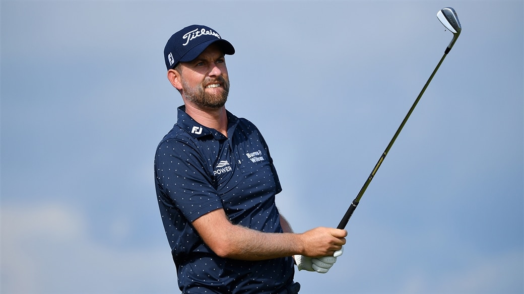 Webb Simpson hitting his new 620 MB irons.